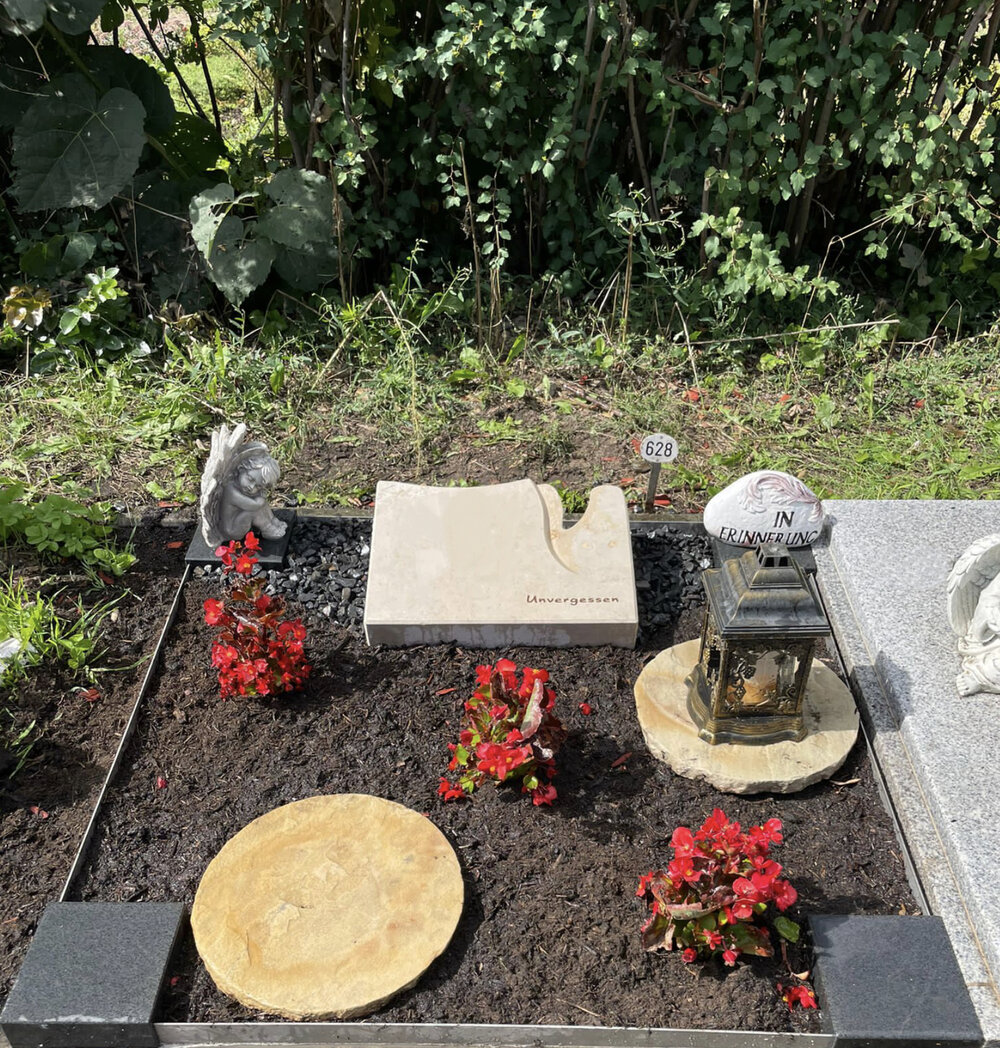 Grabsteine Liegesteine I Messerschmidt GmbH