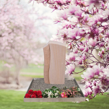 Moderner Grabstein aus Sandstein mit weicher, organischer Formgebung und ruhiger Ausstrahlung. Reduziertes Design ohne zusätzliche Applikationen. | © Messerschmidt GmbH